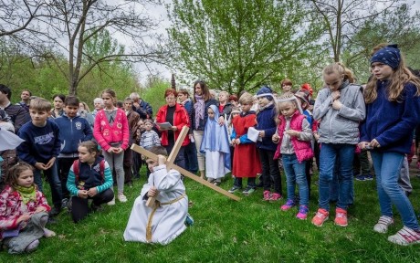 Online térbe költözik a városi családi keresztút virágvasárnap délutánján